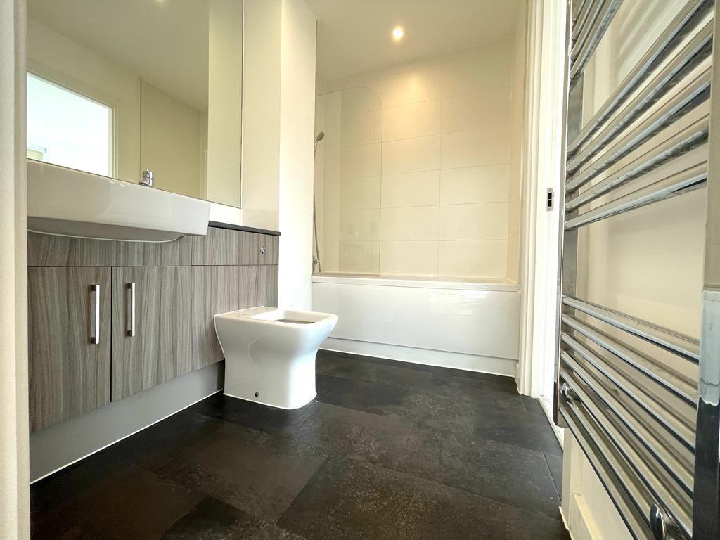 Ensuite 1.jpg