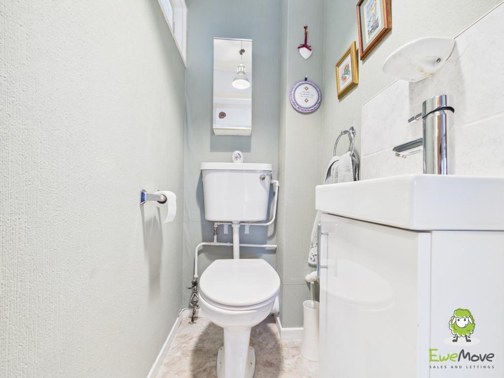 Ewe Move Estate Agents Basingstoke - Fountains Clos
