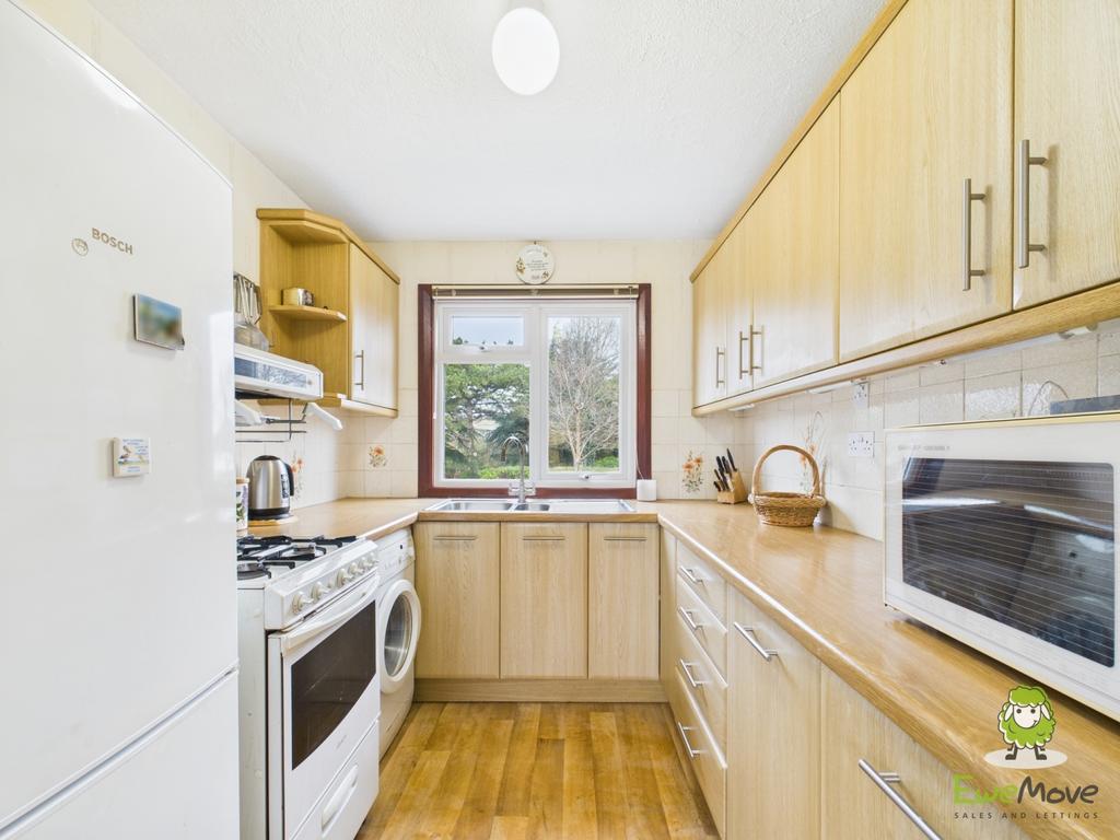 Ewe Move Estate Agents Basingstoke - Fountains Clos