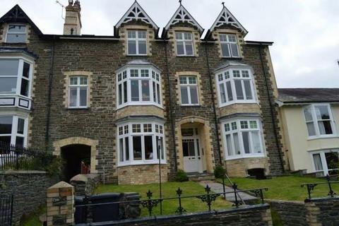 undefined, 1 Bed Top Floor Appartment