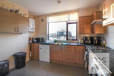 5 bedroom detached house to rent, Harlaxton Drive, Nottingham NG7