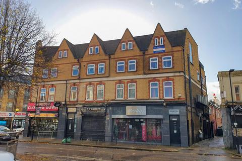 2 bedroom flat to rent, King Street, Southall UB2