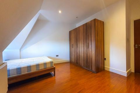 2 bedroom flat to rent, King Street, Southall UB2