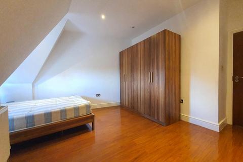 2 bedroom flat to rent, King Street, Southall UB2