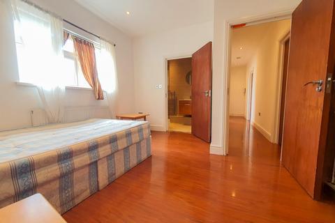 2 bedroom flat to rent, King Street, Southall UB2