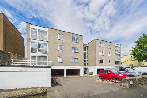2 bedroom flat for sale, Prime spot along Clevedon's coastline