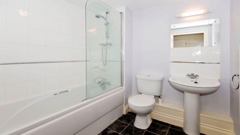 8214223-bathroom res