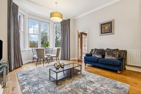 3 bedroom flat for sale, The Gatehouse, London, W4