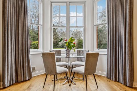 3 bedroom flat for sale, The Gatehouse, London, W4