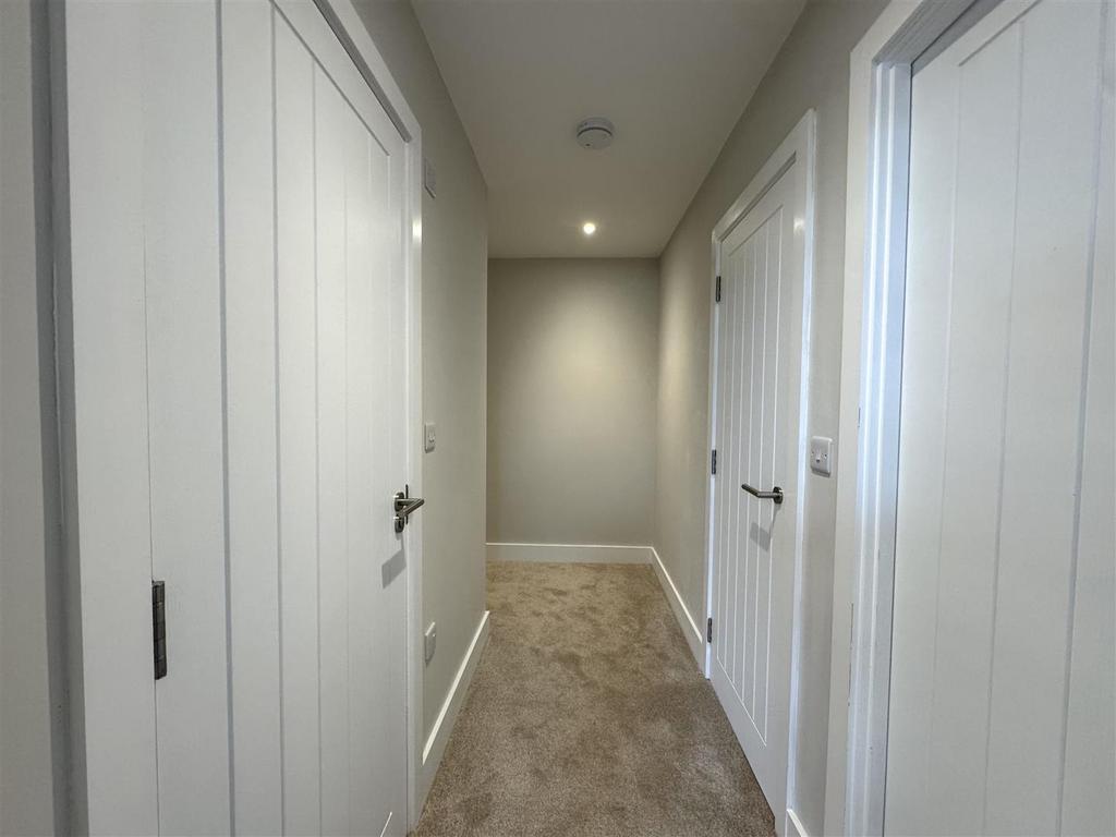 Hallway pic 2.jpeg