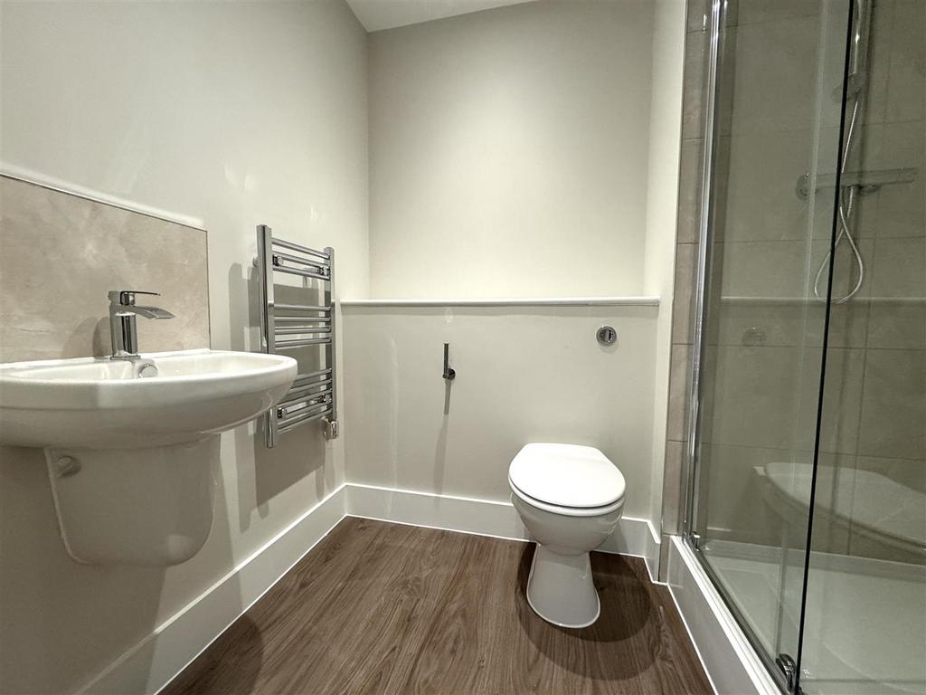 Shower room pic 2.jpeg