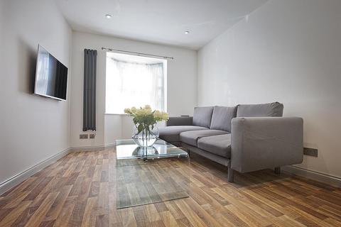 3 bedroom flat to rent, Castle Mews, St. Thomas Street