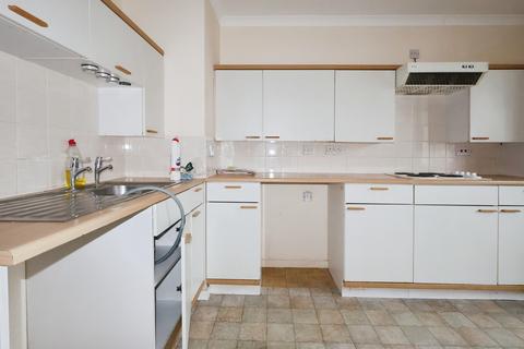2 bedroom flat for sale, Regal Court, Bancroft, Hitchin