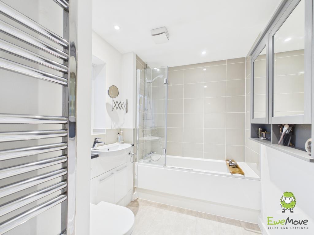 Ewe Move Estate Agents Basingstoke - Cornice Road