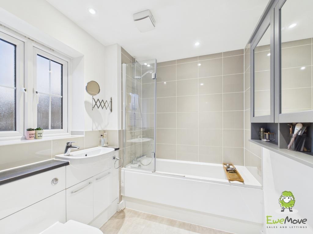 Ewe Move Estate Agents Basingstoke - Cornice Road
