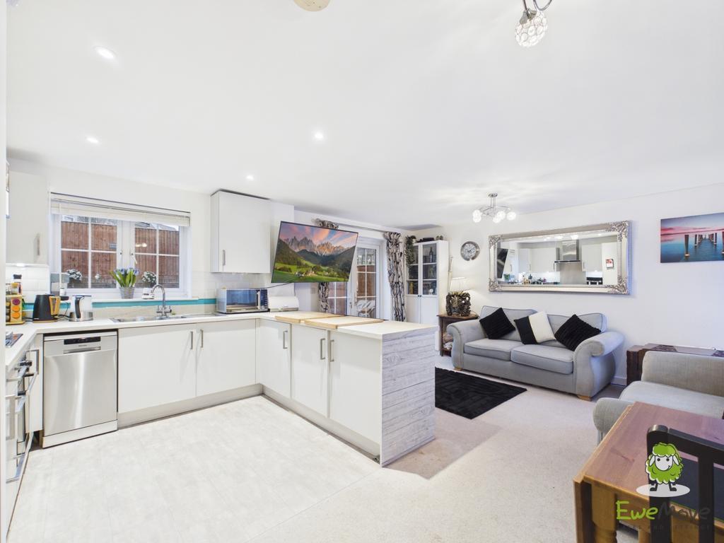 Ewe Move Estate Agents Basingstoke - Cornice Road