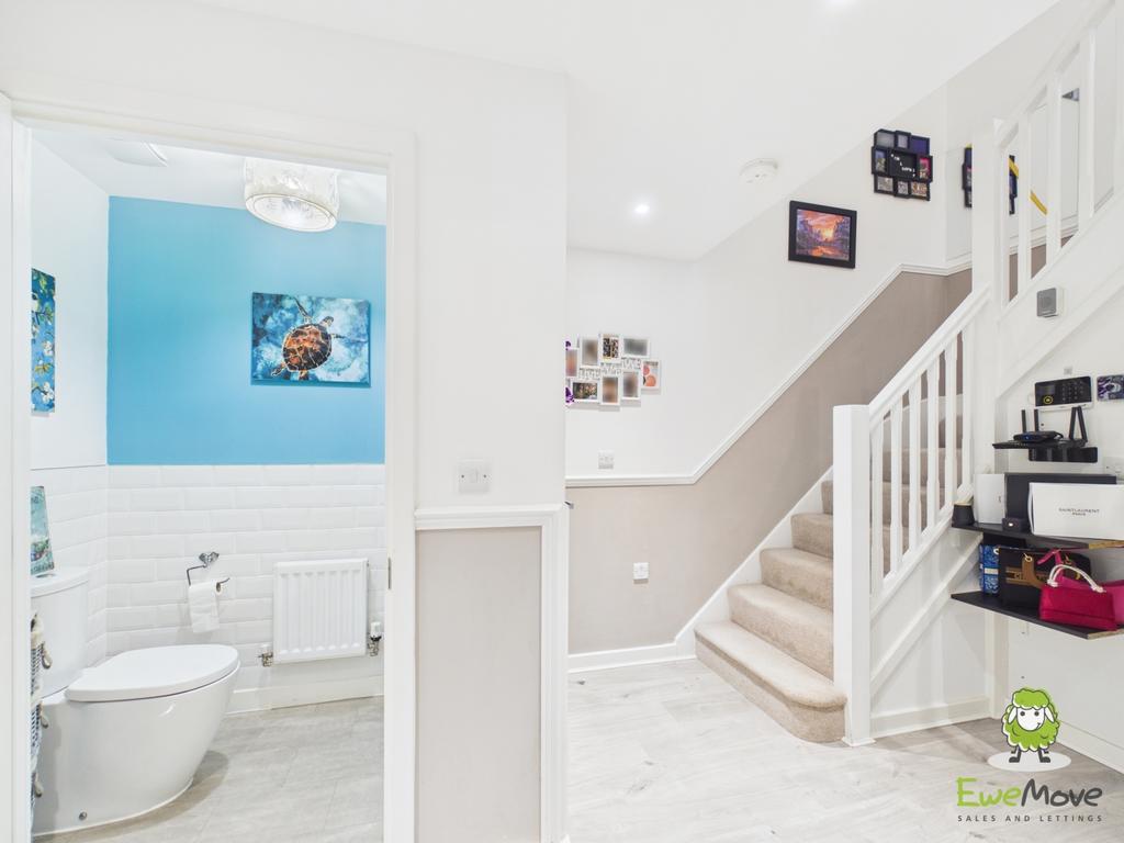 Ewe Move Estate Agents Basingstoke - Cornice Road