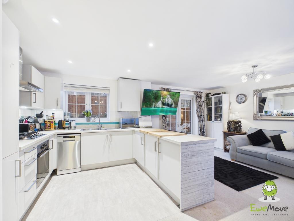 Ewe Move Estate Agents Basingstoke - Cornice Road