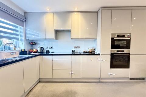 undefined, Challinor, Harlow