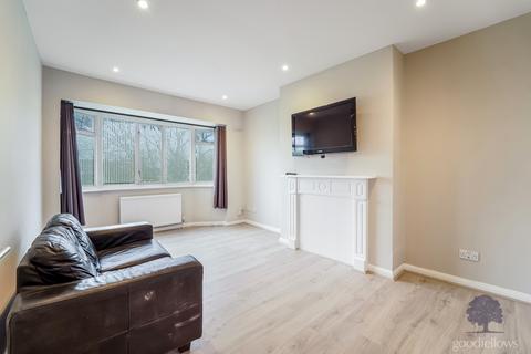 3 bedroom apartment to rent, Carlingford Gardens, Mitcham CR4