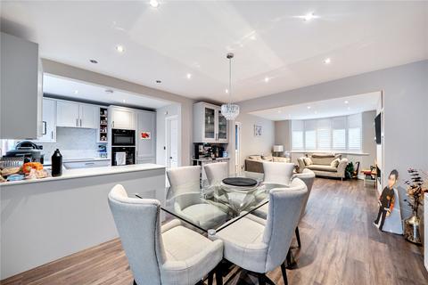 3 bedroom detached house to rent, Tattenham Grove, Epsom KT18