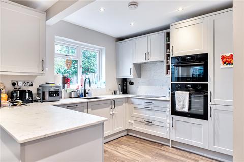 3 bedroom detached house to rent, Tattenham Grove, Epsom KT18