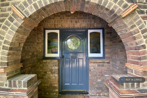 undefined, Mollison Drive, Wallington, SM6