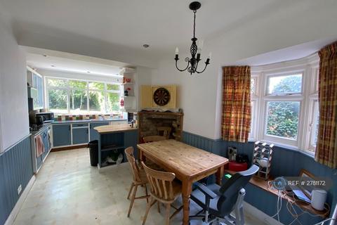 undefined, Mollison Drive, Wallington, SM6
