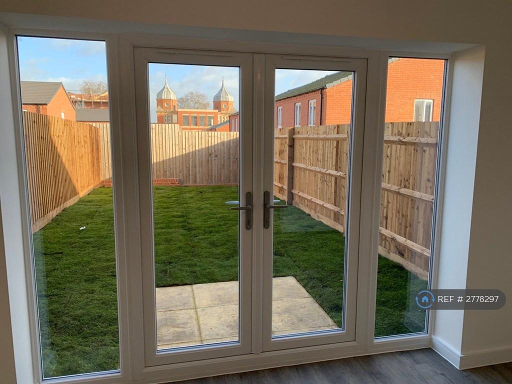 Lounge/Garden View