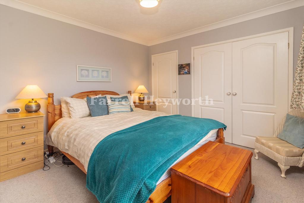 Bedroom 3 image 2