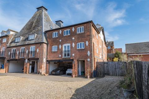 5 bedroom townhouse for sale, 8 Station Yard, Hadleigh