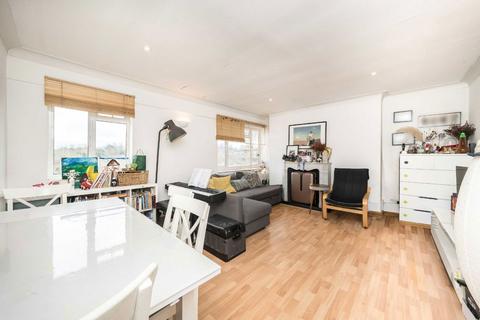 3 bedroom flat to rent, Queens Road, Richmond TW10