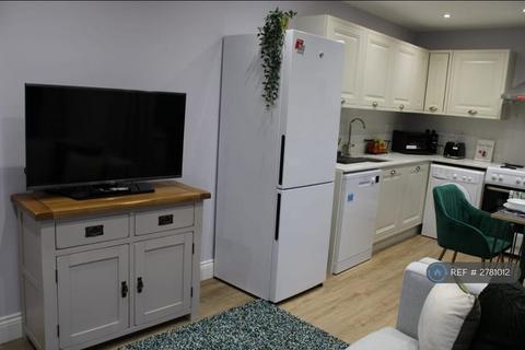 3 bedroom flat to rent, Dudden Hill Lane, London, NW10