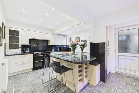 4 bedroom semi-detached house for sale, Riversdale Road, East Riding of Yorkshire HU6