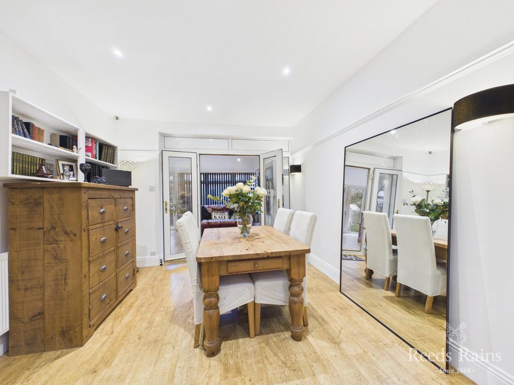 Sitting/Dining Room
