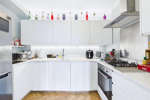 undefined, Elegant living in Mid Clevedon