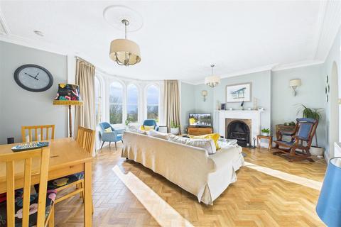 undefined, Elegant living in Mid Clevedon