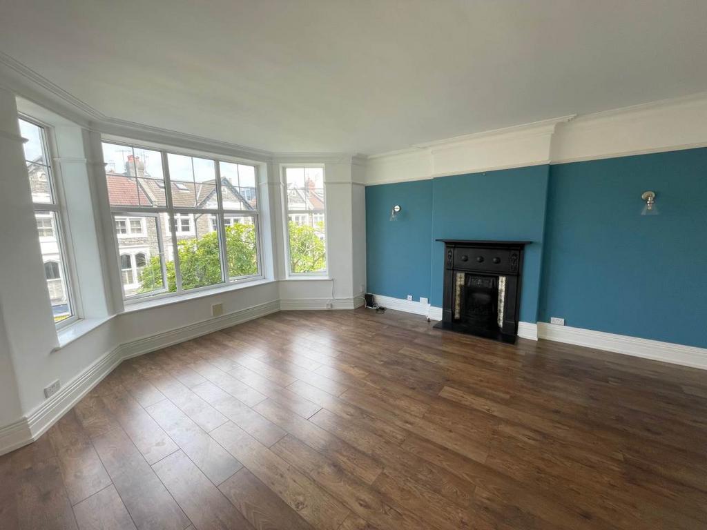 Henleaze rd 4a loung