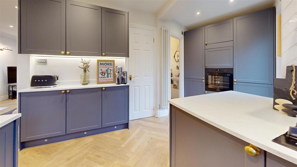 Cloakroom next to the kitchen