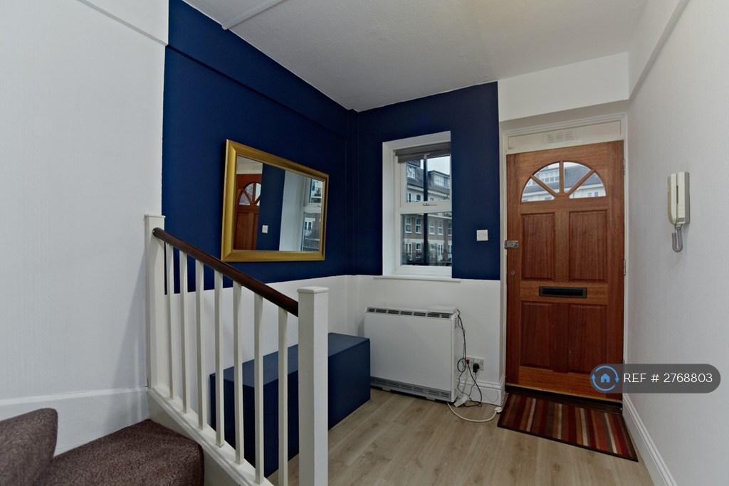 Entrance Hallway Pic No 1