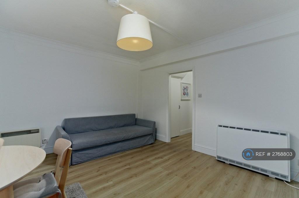 Lounge Pic No 3