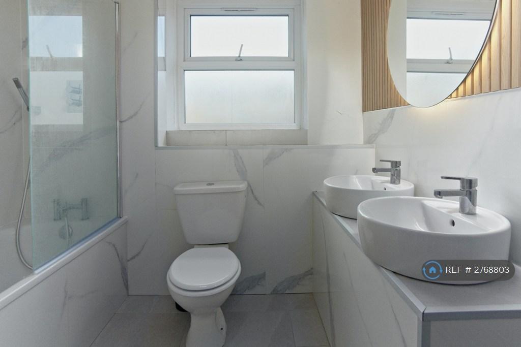Bathroom Pic No 2