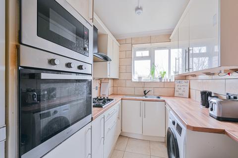 3 bedroom apartment to rent, Whites Square, London