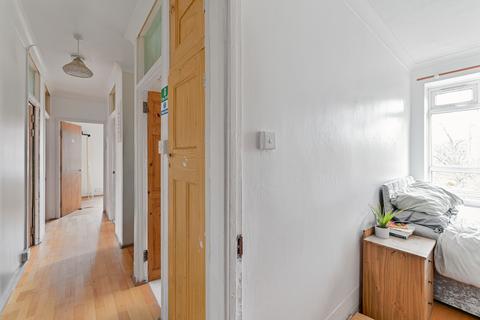 3 bedroom apartment to rent, Whites Square, London
