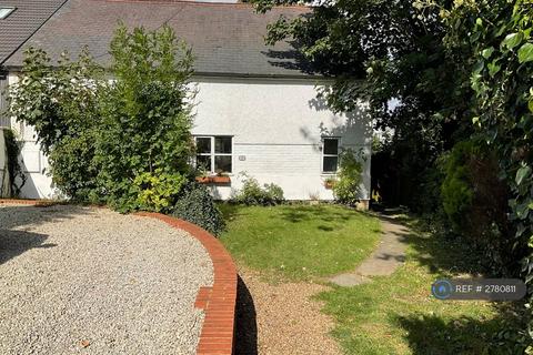 3 bedroom semi-detached house to rent, Robin Hood Lane, Chatham, ME5