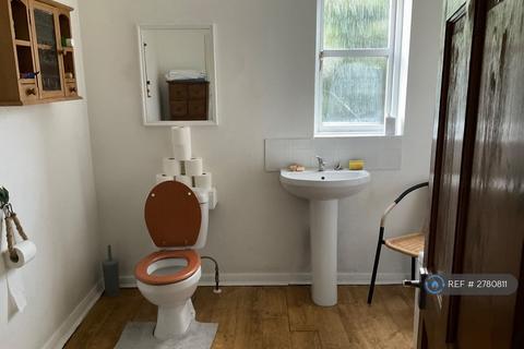 3 bedroom semi-detached house to rent, Robin Hood Lane, Chatham, ME5