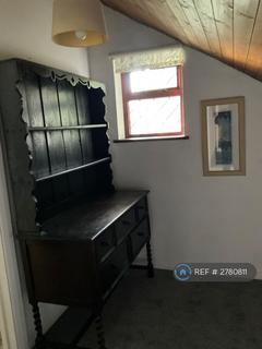 3 bedroom semi-detached house to rent, Robin Hood Lane, Chatham, ME5