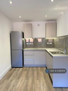 Studio to rent, Equity House, Edgware, HA8