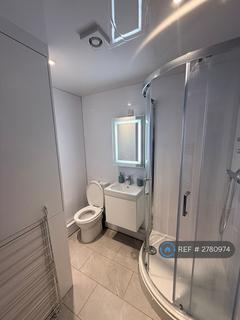 Studio to rent, Equity House, Edgware, HA8