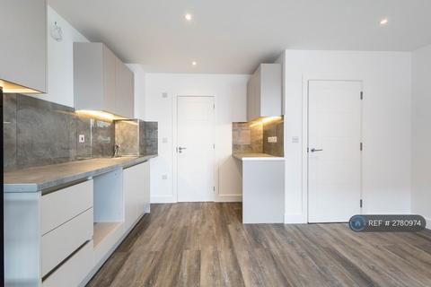 Studio to rent, Equity House, Edgware, HA8